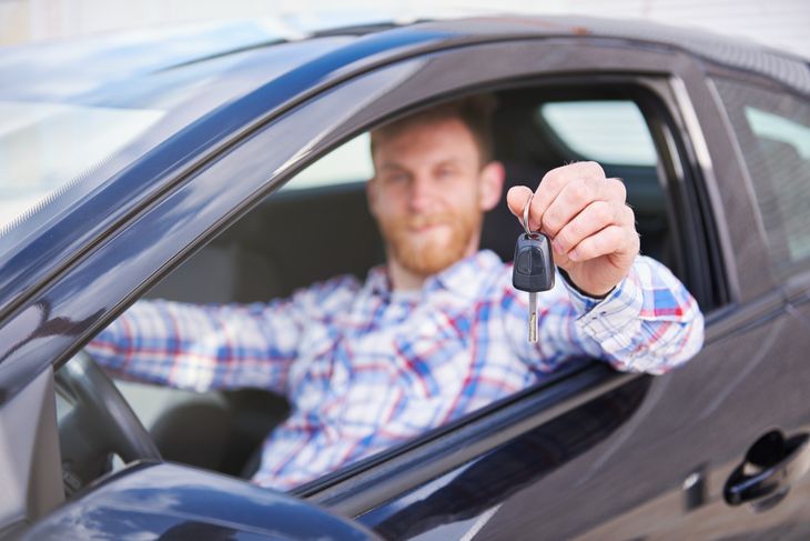 El año determina la base del precio, pero la versión y el equipamiento marcan la diferencia real entre dos autos del mismo modelo. El año determina la base del precio, pero la versión y el equipamiento marcan la diferencia real entre dos autos del mismo modelo.