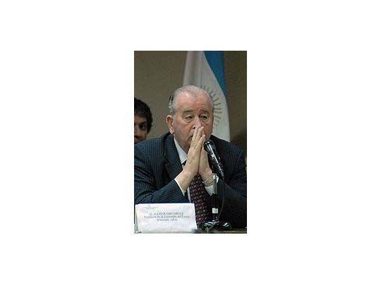 Julio Grondona elogió a Lionel Messi por su presente.