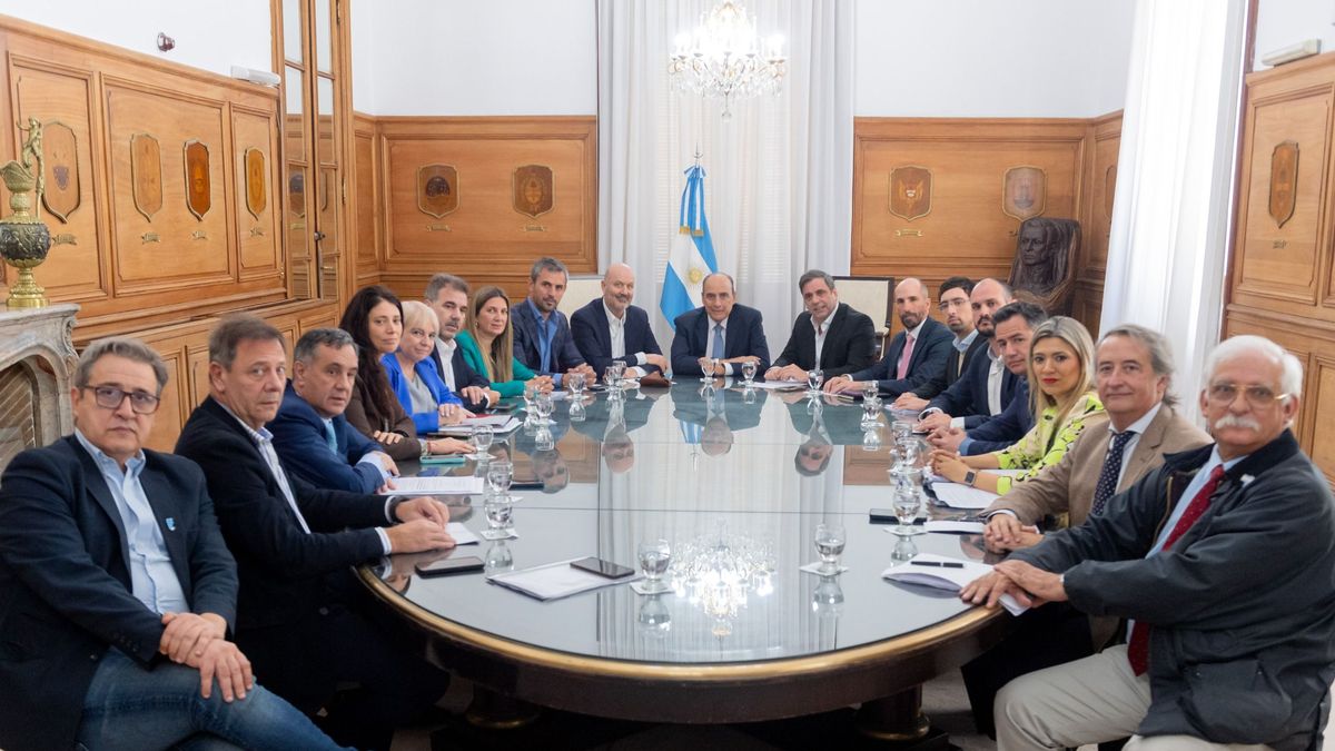 Budget 2025: Government opens round of negotiations with dialoguers in search of votes