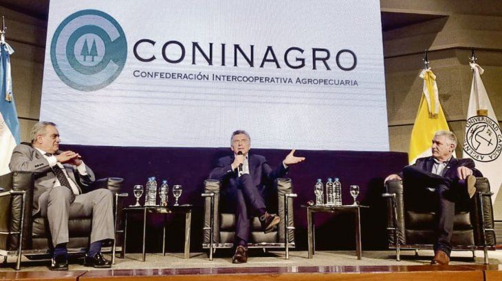 Campo. Mauricio Macri fue el orador principal de un evento organizado por Coninagro en la UCA. Compartió escenario con Carlos Ianizzotto, presidente de la entidad. Allí endureció el discurso con el kirchnerismo.&nbsp;