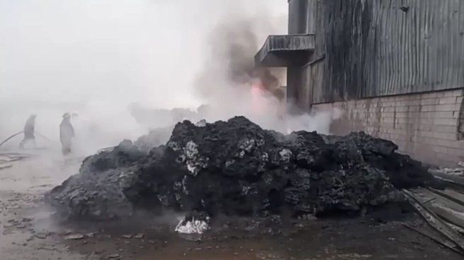 Alerta por un incendio de una fábrica de plásticos en el Polo Industrial de Ezeiza.