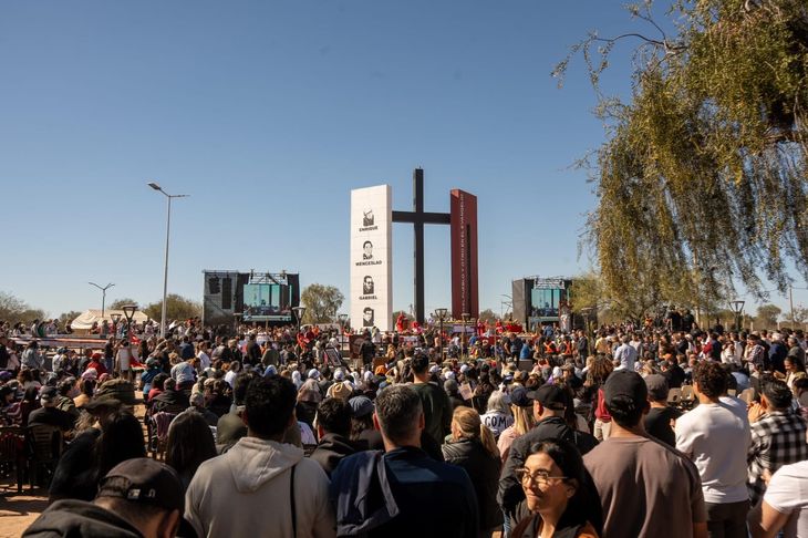 Como parte de la jornada también se realizó un homenaje a José Luis Goyochea y Nélida Noemí Moreno, el matrimonio riojano secuestrado y desaparecido durante la última dictadura. Como parte de la jornada también se realizó un homenaje a José Luis Goyochea y Nélida Noemí Moreno, el matrimonio riojano secuestrado y desaparecido durante la última dictadura.