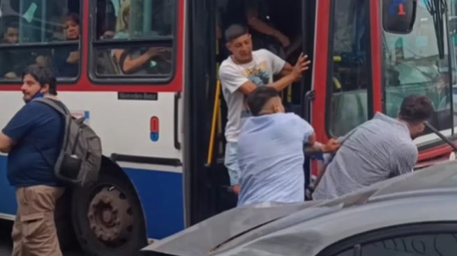 Violenta pelea entre un colectivero y un automovilista en La Matanza