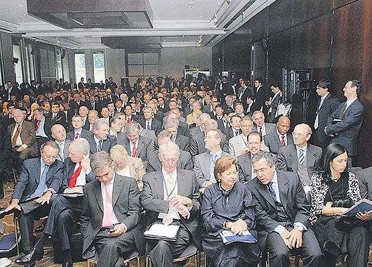 Se coincide en que seguirá crisis mundial durante 2009. Hablaron expertos, ninguno vio a Cristina (foto 3)