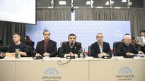 El oficialismo impuso su propuesta superadora en comisión.