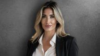 Lejos de los escenarios, Ayelén Paleo construyó una imagen formal ligada al mundo inmobiliario.&nbsp;