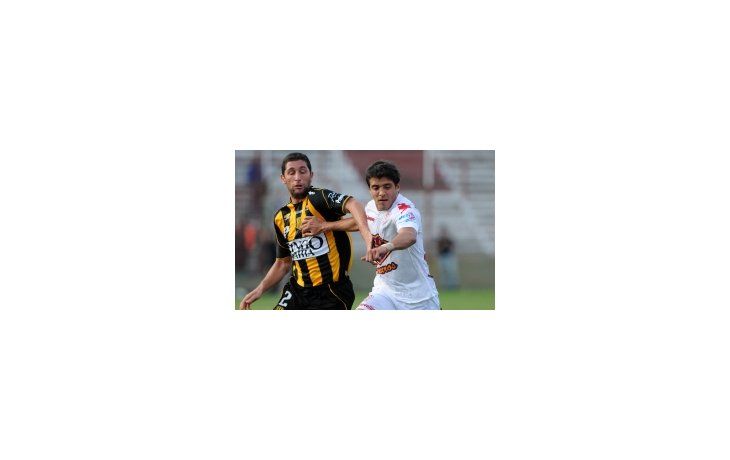 En la lucha por la permanencia, Olimpo se quedó con un triunfo clave ante Huracán. Ambos equipos están en la zona de promoción.
