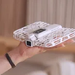 Esta cámara incorpora las funciones de un dron con un pequeño acople.
