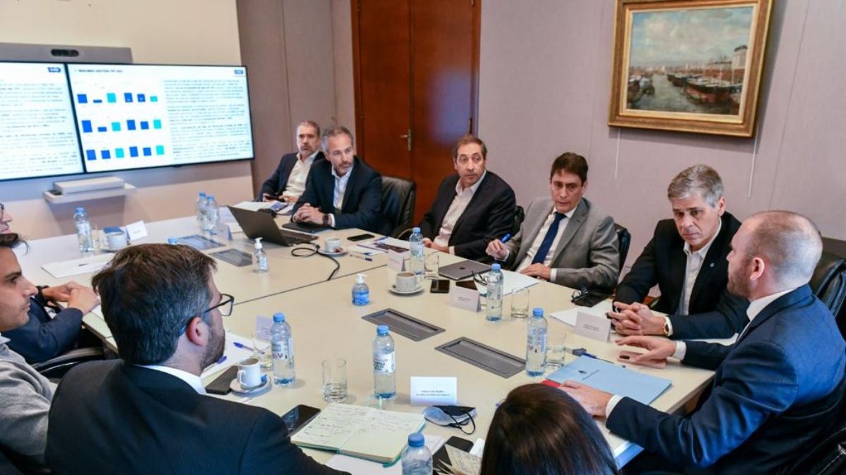 Martín Guzmán analyzed with the YPF authorities the prospects for energy development
