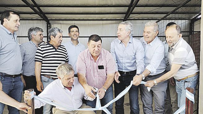 compromiso. Representantes de los gobiernos provincial y municipal, junto a referentes de Campo Limpio, inauguraron el nuevo CAT en la localidad de Monte Buey, conocida como Capital Nacional de la Siembra Directa.