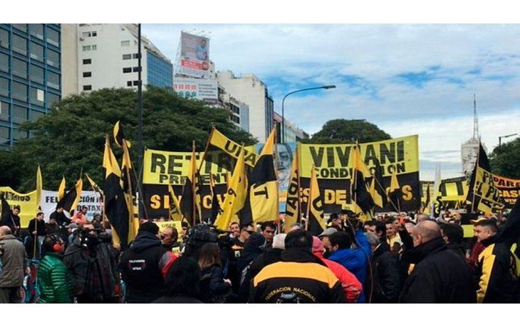 Necesitamos una determinación sobre la ilegalidad de Uber, dijo el titular del Sindicato de Taxis, Omar Viviani