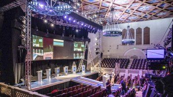 El Paraninfo de la Universidad del Litoral se prepara para recibir a los seis candidatos de la carrera presidencial.&nbsp;