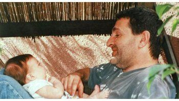 ámbito.com | José Luis Cabezas junto a Candela, una de sus hijas.
