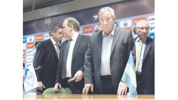 ámbito.com | El escándalo en la votación de la AFA puso en stand by la definición del sucesor de Julio Grondona.