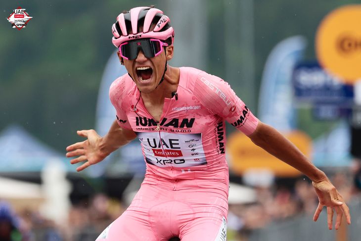 Isaac del Toro no aparece en la lista del Giro de Italia 2026 porque su calendario fue orientado hacia el Tour de Francia, competencia en la que el mexicano apunta a debutar como parte de la planificación del UAE Team Emirates XRG. Además se recupera de una lesión. Isaac del Toro no aparece en la lista del Giro de Italia 2026 porque su calendario fue orientado hacia el Tour de Francia, competencia en la que el mexicano apunta a debutar como parte de la planificación del UAE Team Emirates XRG. Además se recupera de una lesión.