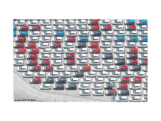 La industria automotriz es una de las más perjudicadas por la crisis en Brasil y el sector aguardaba, antes de la devaluación, su peor año desde 1999. Ahora esperan revertir los despidos de empleados.La industria automotriz es una de las más perjudicadas por la crisis en Brasil y el sector aguardaba, antes de la devaluación, su peor año desde 1999. Ahora esperan revertir los despidos de empleados.