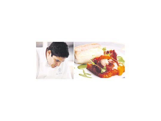 UNA RECETA: Roll de pejerrey: al filet de un pejerrey le sacamos la parte plateada y le ponemos manteca de chorizo colorado, luego le colocamos calamares y una salsa de vegetales.