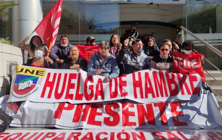 Ecuador: docentes iniciaron una huelga de hambre por mejoras salariales