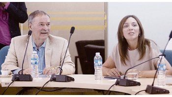 duelo. Vidal y Schiaretti, durante una reunión de gobernadores. Tras la puja por el Fondo del Conurbano, nace un nuevo round entre provincias.
