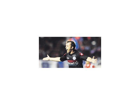A puro festejo. Romeo anotó dos goles e hizo la diferencia para San Lorenzo, que la próxima semana irá a Perú con una amplia ventaja.