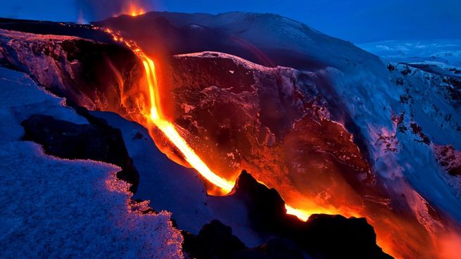 LAVA. El Mauna Loa de Hawái entró en erupción luego de casi 40 años, informaron ayer autoridades estadounidenses.