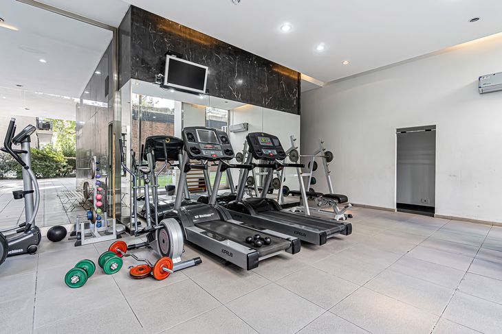 Cuenta con gimnasio entre los amenities Cuenta con gimnasio entre los amenities