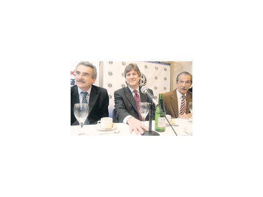 Amado Boudou llegó para respaldar al candidato kirchnerista, Agustín Rossi, quien se reunió con el titular de la Unión Industrial local, Norberto Velasco, y empresarios.
