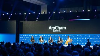 El primer encuentro clave de empresarios en el año. El primer encuentro clave de empresarios en el año.