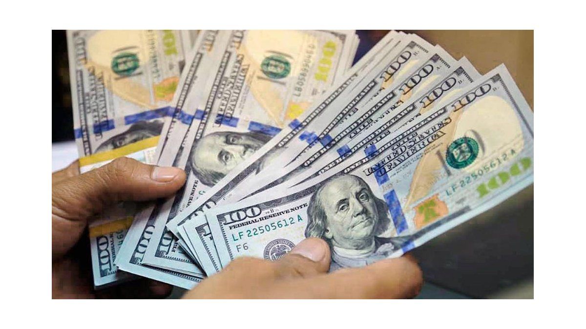 Argentina validates the dollar, which tends to be displaced by gold Argentina validates the dollar, which tends to be displaced by gold