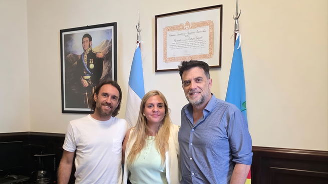 Oscar Ahumada oficializó su incorporación a La Libertad Avanza en Zárate, distrito bonaerense donde reside y desarrolla su empresa constructora tras su retiro del fútbol profesional.