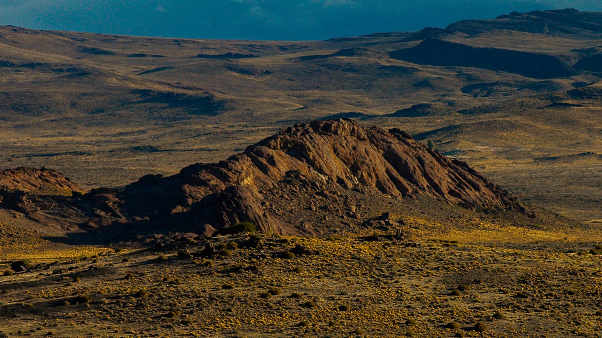 The incredible town in Río Negro ideal to let yourself be carried away by its imposing nature doing trekking and horseback riding