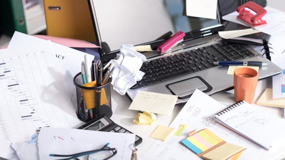 What does it mean to be messy, according to psychology?
