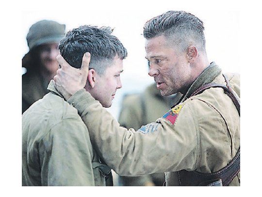 Dramática y descarnada, y por momentos también un poco ingenua, “Corazones de hierro” tiene escenas que recuerdan más a los films sobre Vietnam que a los de la Segunda Guerra Mundial, y otras a los films bélicos más clásicos de la línea fuerte.