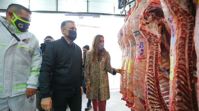 Fernando Gray, recibió en Esteban Echeverría a la pre-candidata a diputada nacional, Victoria Tolosa Paz.