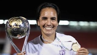 Mónica Ocampo, una leyenda del fútbol fenenil mexicano, se retira a los 38 años. Mónica Ocampo, una leyenda del fútbol fenenil mexicano, se retira a los 38 años.