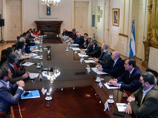 Manzur encabeza una nueva reunión de Gabinete en la Casa Rosada.
