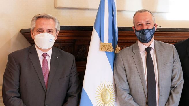 Alberto Fernández junto al CEO de la empresa, Paul Graves. 