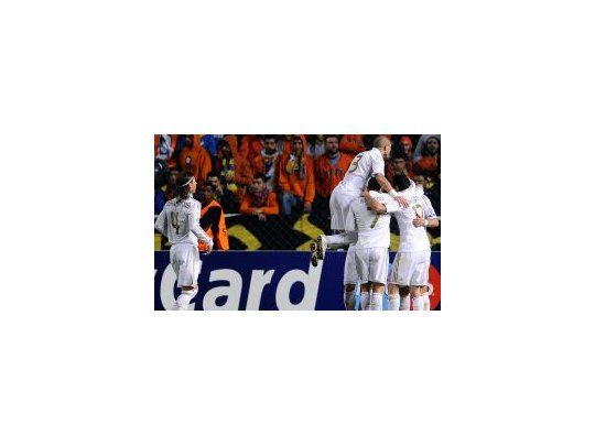 Real Madrid festejó en Chipre y puso un pie en las semifinales de la Champions League.