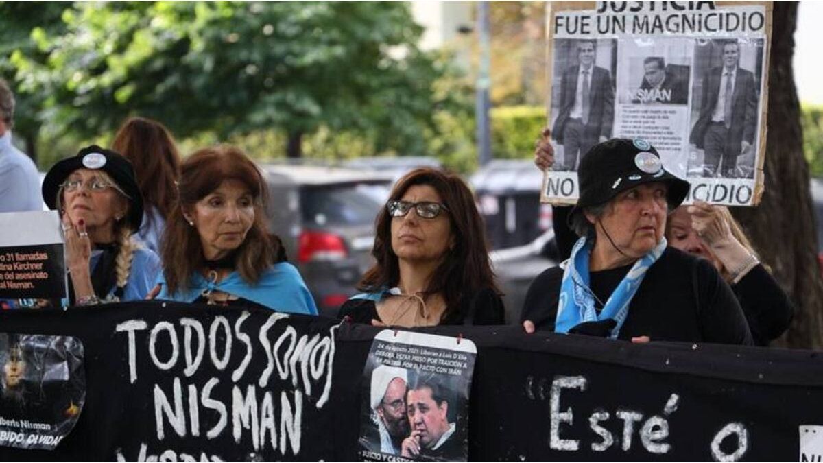 10 years after his death, they paid tribute to former prosecutor Alberto Nisman