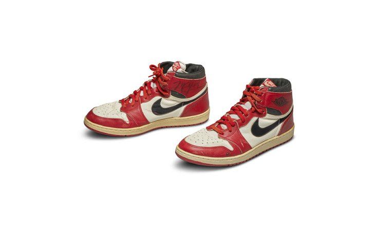 Estas son las Air Jordan 1 que Sothebys subastó en 560.000 dólares.