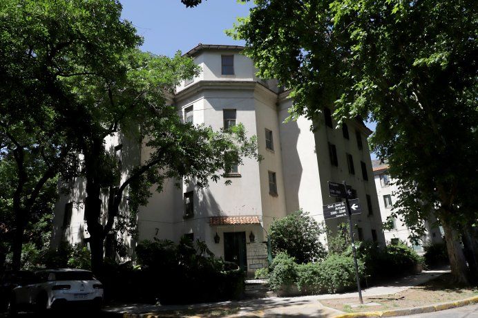 Construcciones protegidas por Patrimonio de la Ciudad rodeadas de gran arboleda Construcciones protegidas por Patrimonio de la Ciudad rodeadas de gran arboleda