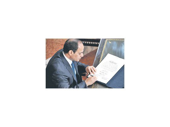 Abdelfatah al Sisi, exjefe de las Fuerzas Armadas egipcias, juró ayer como nuevo presidente del país. Su elección, con el 97% de los votos, estuvo enmarcada en un clima social de fuerte represión.