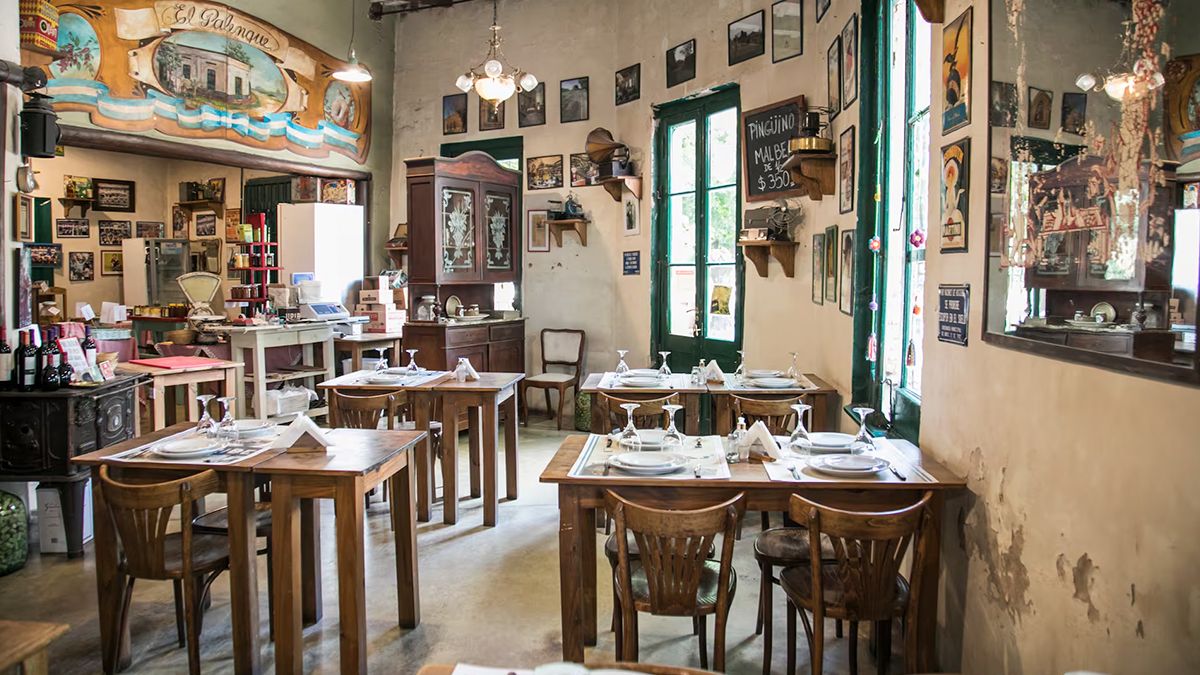 It is 80 kilometers from CABA and is one of the Buenos Aires towns ideal for resting and visiting the sets where Alan Parker’s Evita was recorded.