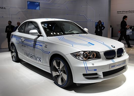 BMW presentó el Concept Active E, un auto 100% eléctrico.