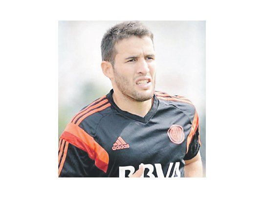 Gallardo probó con tres cambios