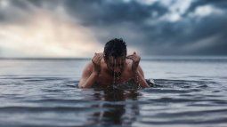 Sumergirse en agua fría.
