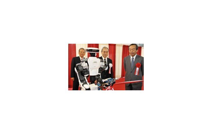 Un robot humanoide fue el encargado de cortar la cinta de acceso a la Exposición Internacional de Robots.