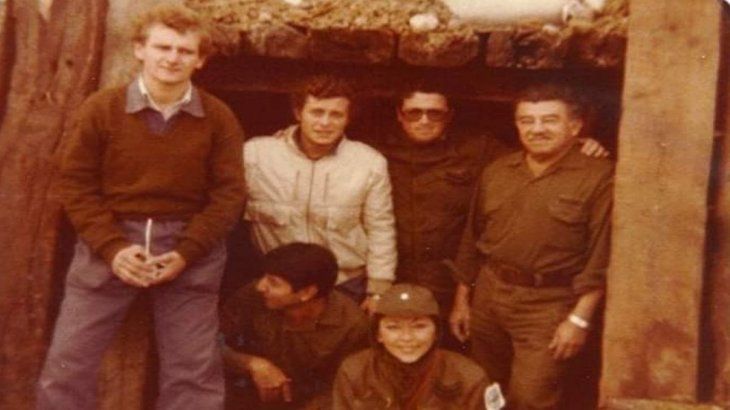 Reynoso, quien ya era enfermera profesional, ingresó a la Fuerza Aérea en 1980, como parte de una prueba piloto para aceptar mujeres en esa arma.