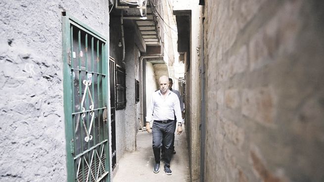 narcotráfico. Horacio R. Larreta ayer al visitar uno de los 64 búnkers de drogas tapiados por la Ciudad.