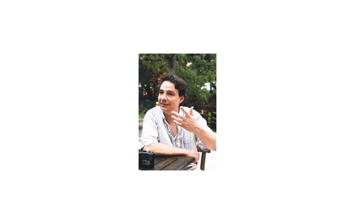 Para el actor, que ya protagonizó «Tres versiones de la vida» de la autora de «Art», lo que «hace única a Yasmina Reza es que parte de conflictos muy pequeños para armar situaciones muy complejas».